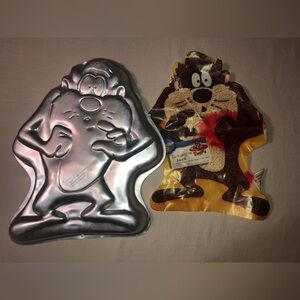 Wilton. Tasmanian devil cake pan